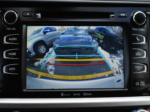 Used 2018 Toyota Highlander XLE image 21