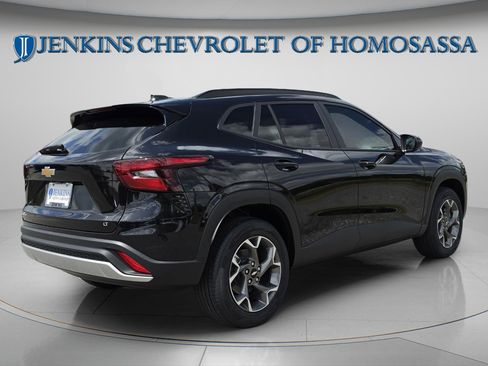 New 2026 Chevrolet Trax LT w/ Sunroof Package FWD image 4