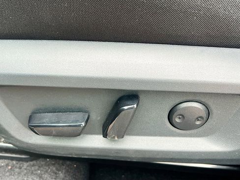 Used 2025 Nissan Rogue SV image 20