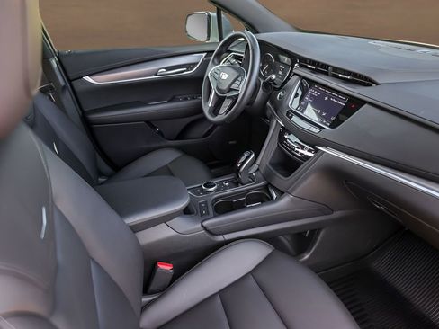 Used 2025 Cadillac XT5 Luxury w/ LPO, Floor Liner Package FWD image 30