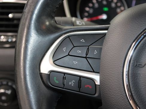 Used 2018 Jeep Compass Latitude FWD image 33