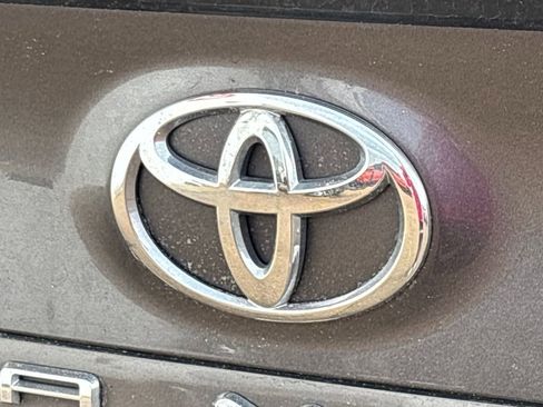 Used 2024 Toyota Camry SE image 30