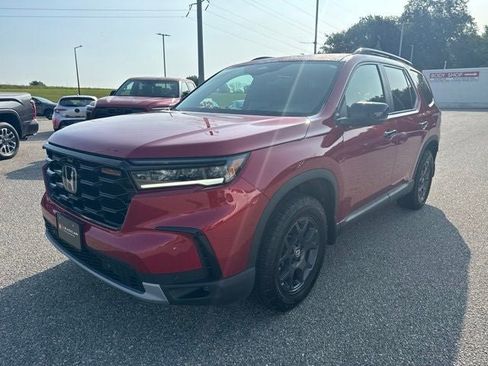 Used 2024 Honda Pilot TrailSport image 5