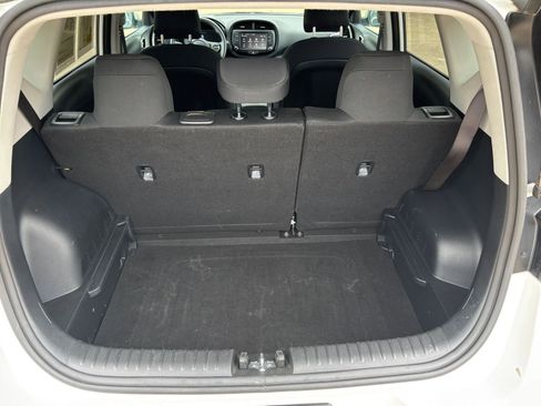 Used 2025 Kia Soul LX w/ LX Technology Package image 34