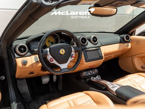 Used 2014 Ferrari California RWD image 15