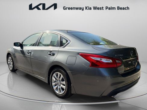 Used 2017 Nissan Altima 2.5 S w/ Power Driver Seat Package FWD image 5