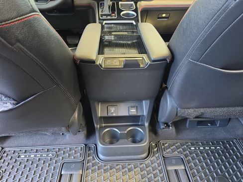 Used 2025 Toyota Sienna XSE AWD/4WD image 26