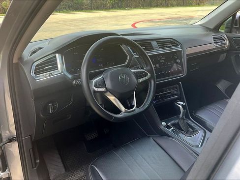 Used 2022 Volkswagen Tiguan SE image 18