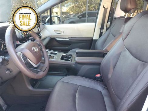 Certified 2022 Toyota Sienna Platinum image 16
