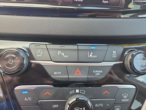 Used 2024 Chrysler Pacifica Touring-L image 33