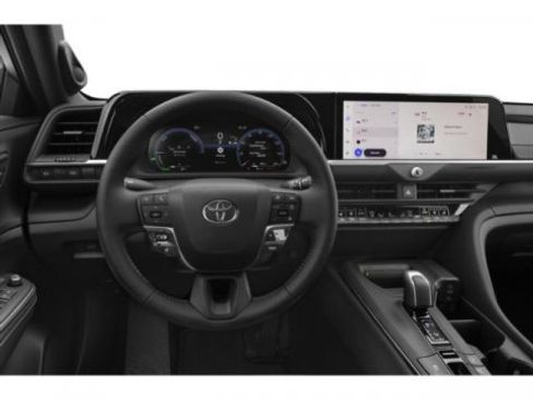 Used 2023 Toyota Crown Limited image 7