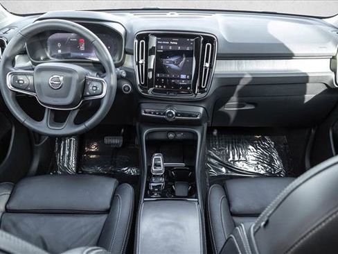 Used 2023 Volvo XC40 B5 Ultimate w/ Protection Package Premier image 21