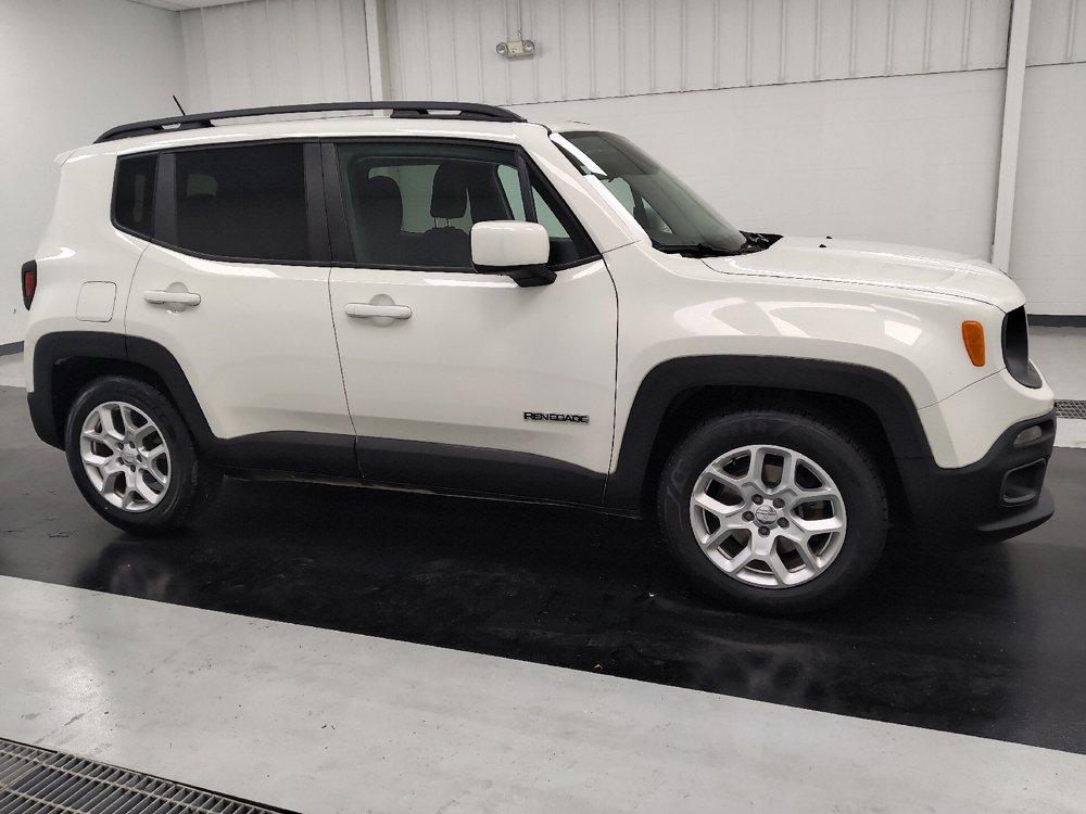 Used 2017 Jeep Renegade Latitude FWD image 11