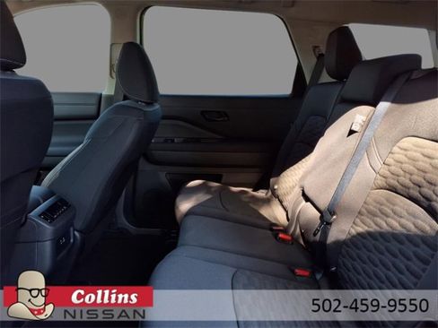 New 2025 Nissan Pathfinder SV image 6