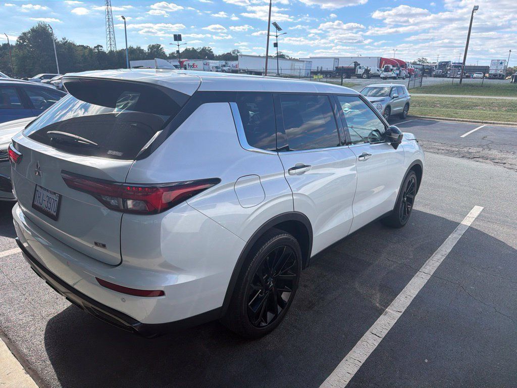Used 2023 Mitsubishi Outlander SE Black Edition AWD/4WD image 6