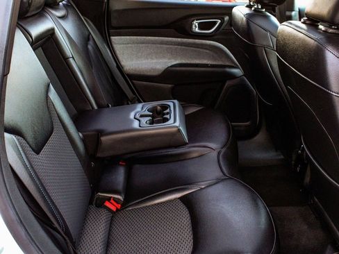 Used 2025 Jeep Compass Latitude w/ Sun & Sound Group image 39