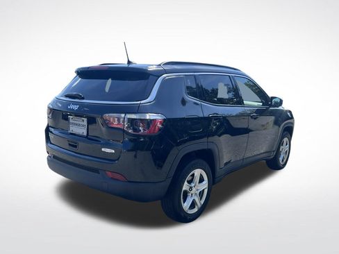 Used 2023 Jeep Compass Latitude AWD/4WD image 5