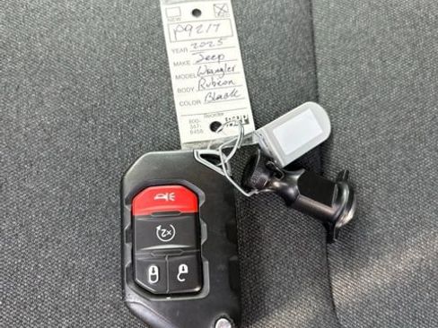 Used 2025 Jeep Wrangler Unlimited Rubicon w/ Convenience Group AWD/4WD image 6