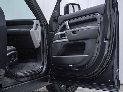 Used 2023 Land Rover Defender 110 X-Dynamic SE image 17