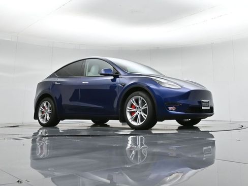 Used 2024 Tesla Model Y Long Range image 45