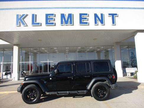 Used 2019 Jeep Wrangler Unlimited Sport image 1