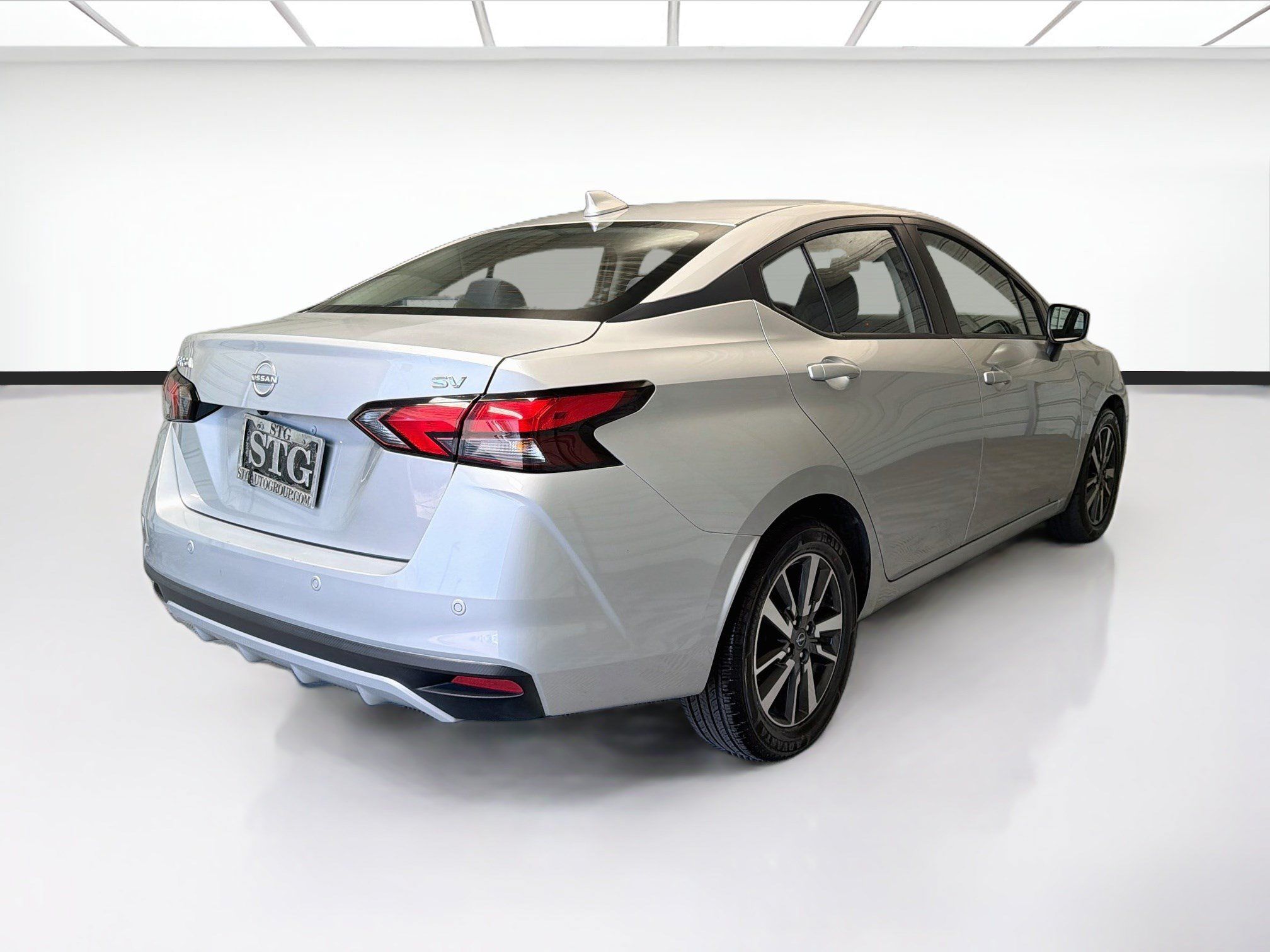 Used 2024 Nissan Versa SV FWD image 4