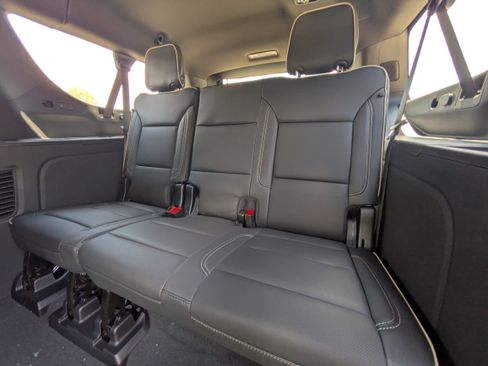New 2026 Chevrolet Suburban Premier RWD image 9