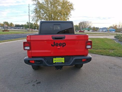 Used 2023 Jeep Gladiator Sport image 5