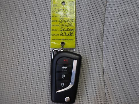 Used 2020 Toyota Corolla LE FWD image 58