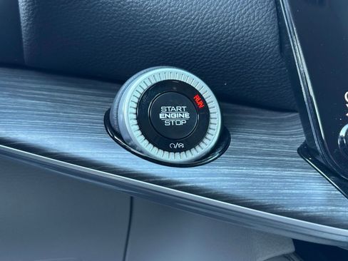 Used 2024 Jeep Wagoneer L Series II w/ Flexible Seating Group RWD image 22