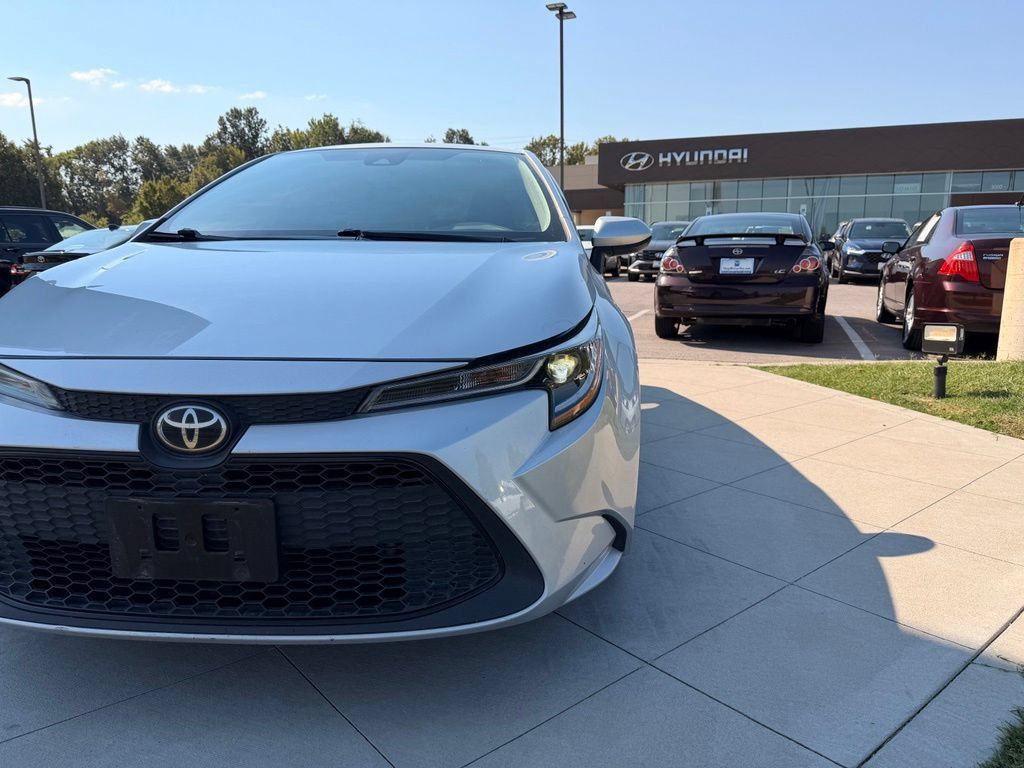 Used 2021 Toyota Corolla LE FWD image 12