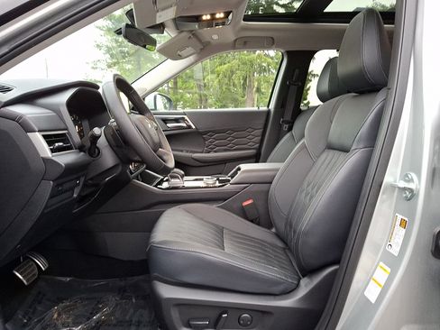 Used 2025 Mitsubishi Outlander SEL AWD/4WD image 14