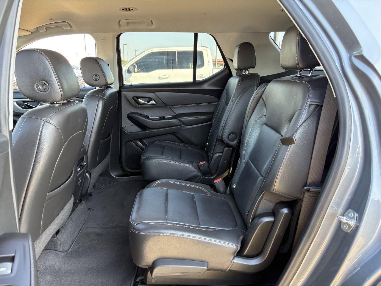 Used 2020 Chevrolet Traverse LT FWD image 28