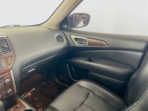 Used 2020 Nissan Pathfinder Platinum image 20
