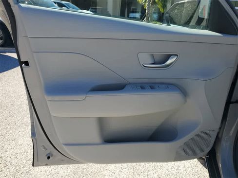 Used 2024 Hyundai Kona Limited image 18