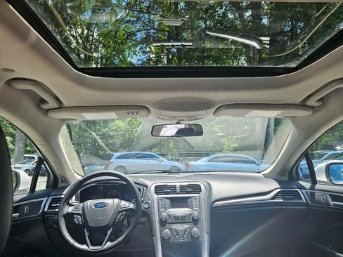 Used 2017 Ford Fusion SE w/ Equipment Group 601A image 29