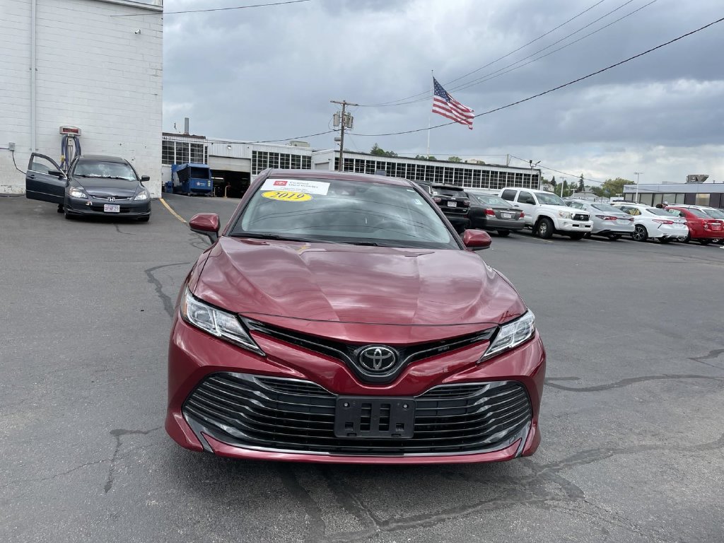 Used 2019 Toyota Camry LE FWD image 6