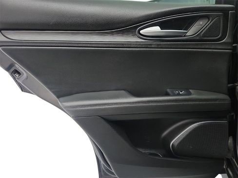 Used 2018 Alfa Romeo Stelvio AWD image 24