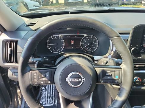 Used 2023 Nissan Pathfinder SL AWD/4WD image 25