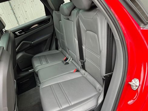 Used 2021 Porsche Cayenne image 21