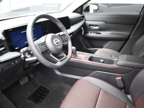 New 2026 Nissan Kicks SR w/ Cold Weather Package FWD image 18