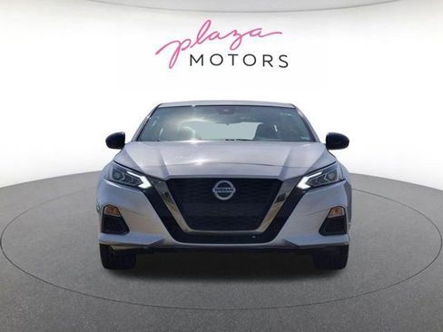 Used 2022 Nissan Altima 2.5 SR FWD image 2