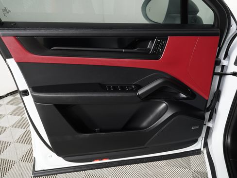 Used 2025 Porsche Cayenne GTS image 15