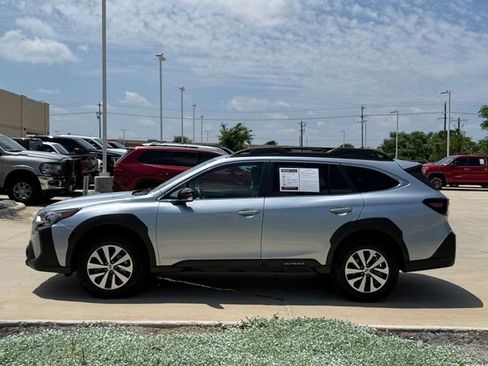 Used 2025 Subaru Outback Premium AWD/4WD image 7