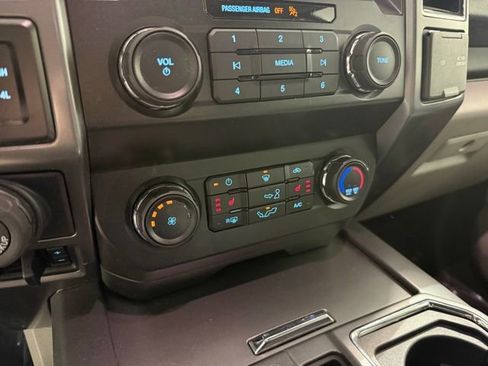 Used 2019 Ford F150 XLT w/ Equipment Group 302A Luxury AWD/4WD image 19