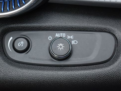 Used 2025 Chevrolet Trax LT image 19