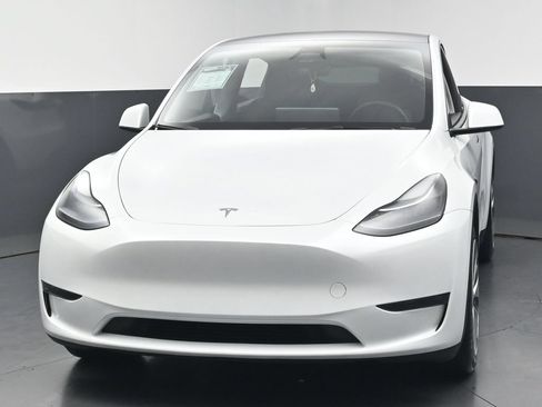 Used 2023 Tesla Model Y Long Range AWD/4WD image 6