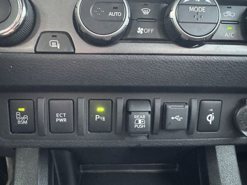 Used 2023 Toyota Tacoma TRD Off-Road w/ TRD Premium Off Road Package image 28