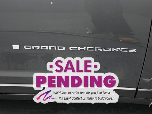 Used 2023 Jeep Grand Cherokee Limited image 6