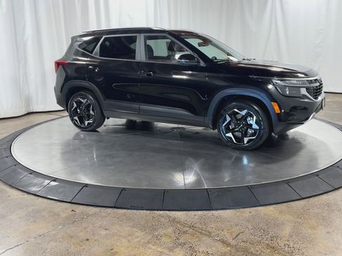 Certified 2025 Kia Seltos S AWD/4WD image 7